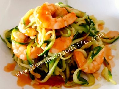 Spaghetti di zucchine e mazzancolle. Ricetta low carb, keto e paleo