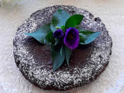 Torta al cioccolato fondente, golosissima, senza glutine e low carb