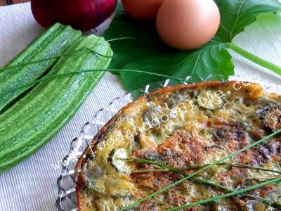 frittata di cipolla rossa e zucchine romanesche