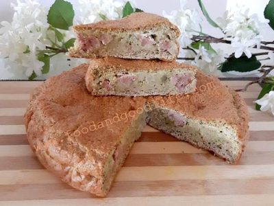 Pizza ripiena di broccoli e salsiccia, ricetta Cheto-Paleo Pizza ripiena di broccoli e salsiccia