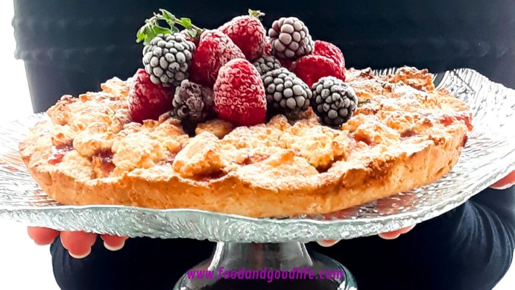 Sbriciolata alle mandorle senza zucchero e senza glutine, ricetta facilissima.