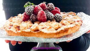 Sbriciolata alle mandorle senza zucchero e senza glutine, ricetta facilissima.